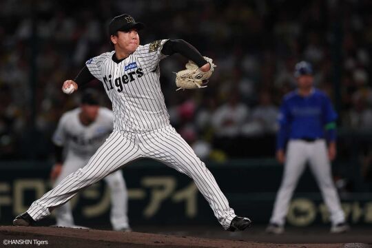 10月15日(水) 対DeNA戦
先発・村上は満塁のピンチを招くも無失点の立ち上がり
