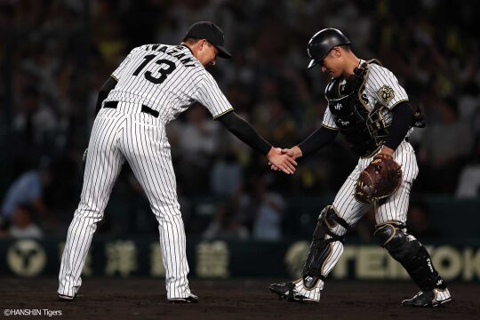 10月15日(水) 対DeNA戦
９回表、抑えの岩崎が三者凡退で試合を締める
