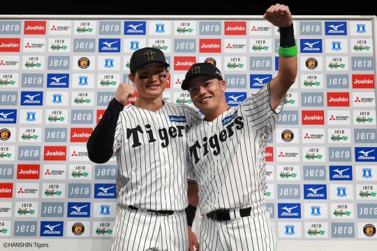 10月15日(水) 対DeNA戦
ヒーローは、先制の適時打を放った森下と追加点を挙げた小野寺
