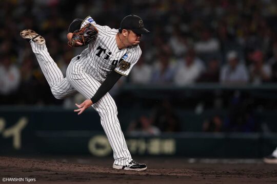 10月16日(木) 対DeNA戦
８回表二死一二塁で登板した岩貞は打者一人を三振で抑える好投

