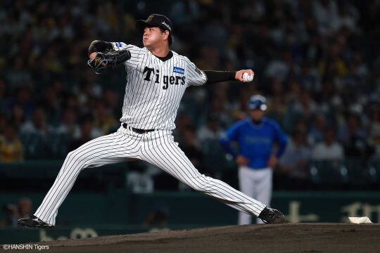 10月17日(金) 対DeNA戦
初回、先発・高橋は無安打無失点の立ち上がり
