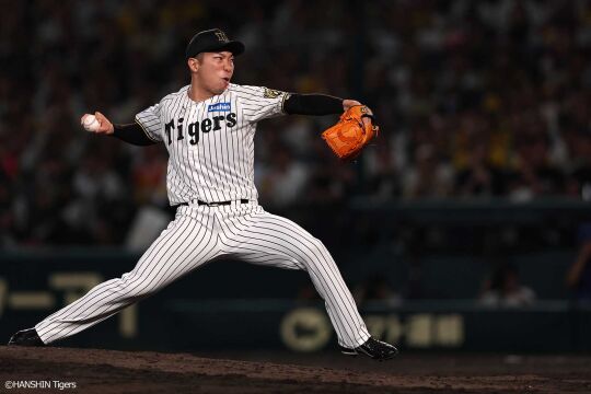 10月17日(金) 対DeNA戦
８回表二死満塁で救援登板した石井は打者一人を抑え、この回を無失点で終える
